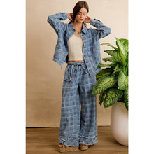 Load image into Gallery viewer, FRAYED DETAIL PLAID WIDE LEG JEANS