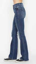 Load image into Gallery viewer, Judy Blue Tummy Control Embroidered Pkt Bootcut HW