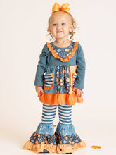 Load image into Gallery viewer, Pocket Flara Bells Outfit
