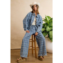 Load image into Gallery viewer, FRAYED DETAIL PLAID WIDE LEG JEANS
