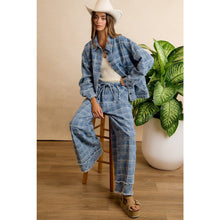 Load image into Gallery viewer, FRAYED DETAIL PLAID WIDE LEG JEANS
