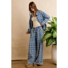 Load image into Gallery viewer, FRAYED DETAIL PLAID WIDE LEG JEANS
