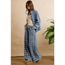 Load image into Gallery viewer, FRAYED DETAIL PLAID WIDE LEG JEANS
