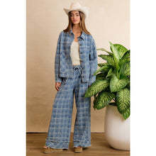 Load image into Gallery viewer, FRAYED DETAIL PLAID WIDE LEG JEANS
