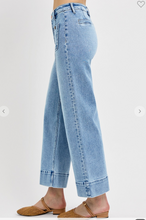 Load image into Gallery viewer, Risen HW Crop Wide w/Front Pocket
