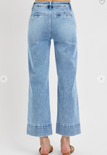 Load image into Gallery viewer, Risen HW Crop Wide w/Front Pocket
