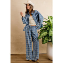 Load image into Gallery viewer, FRAYED DETAIL PLAID WIDE LEG JEANS
