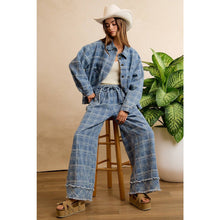 Load image into Gallery viewer, FRAYED DETAIL PLAID WIDE LEG JEANS
