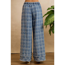 Load image into Gallery viewer, FRAYED DETAIL PLAID WIDE LEG JEANS
